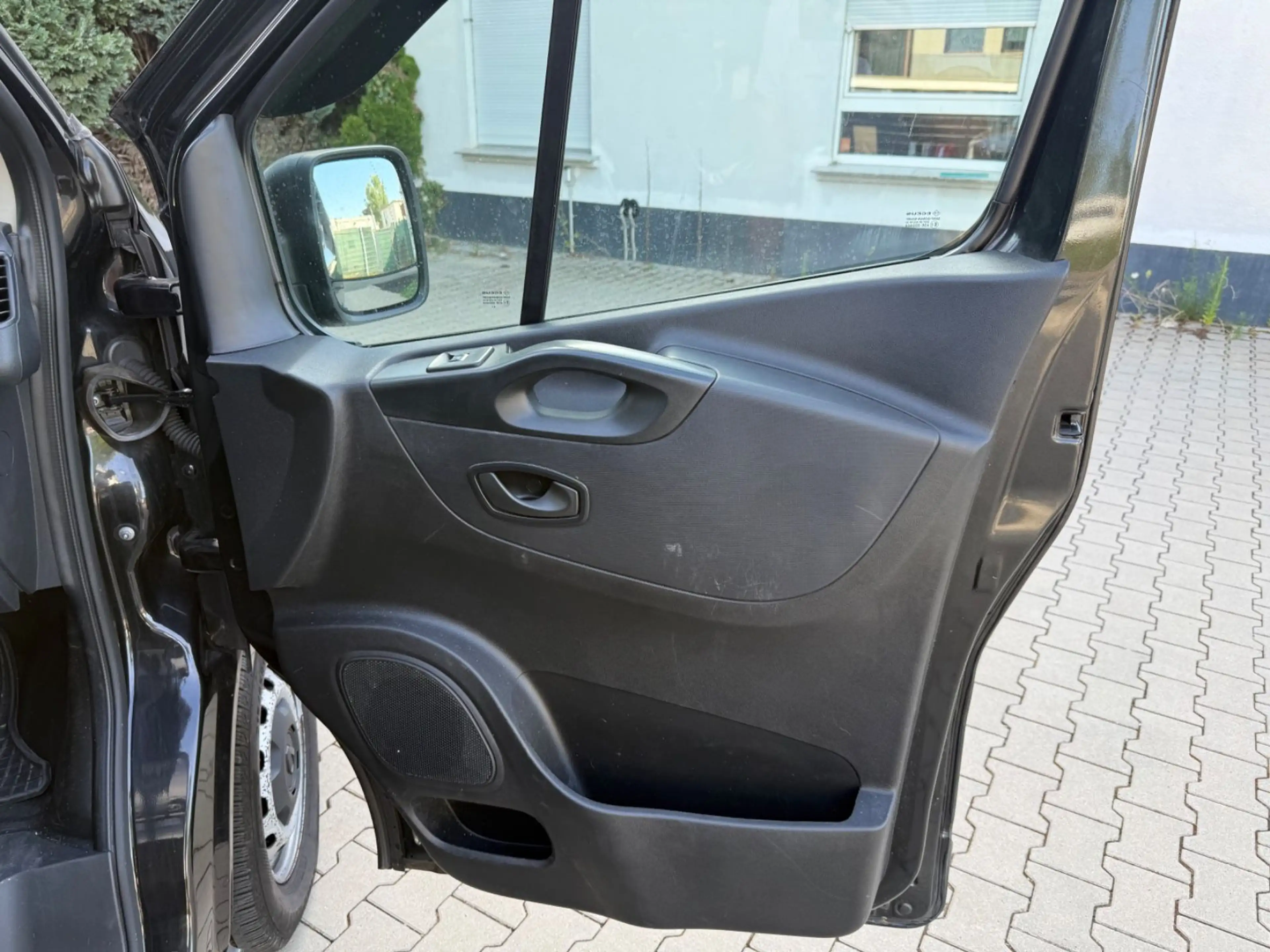 Renault Trafic L1H1 Doka 3,0t Komfort 6-Sitzer Automatik — photo 12