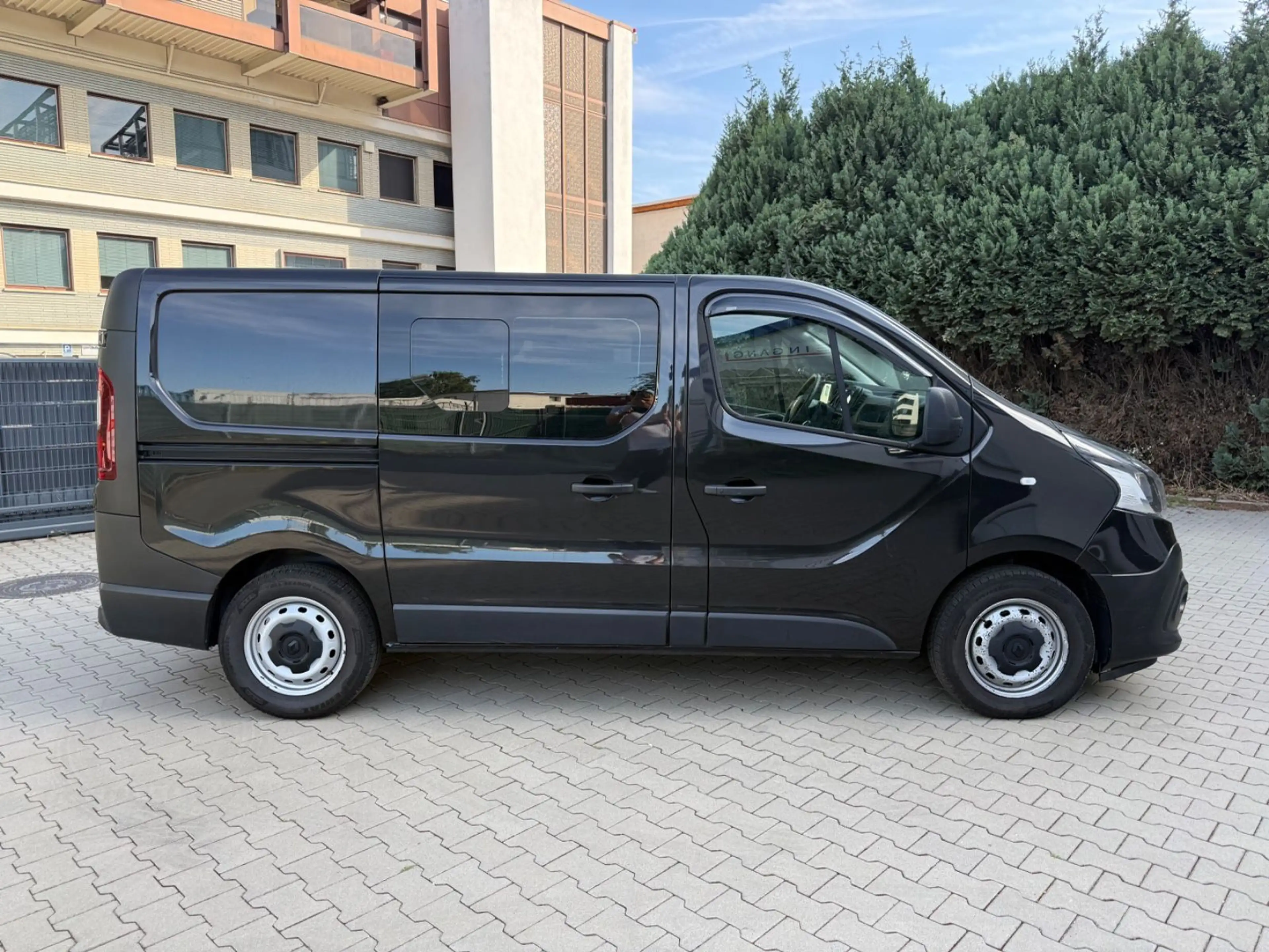 Renault Trafic L1H1 Doka 3,0t Komfort 6-Sitzer Automatik — photo 10