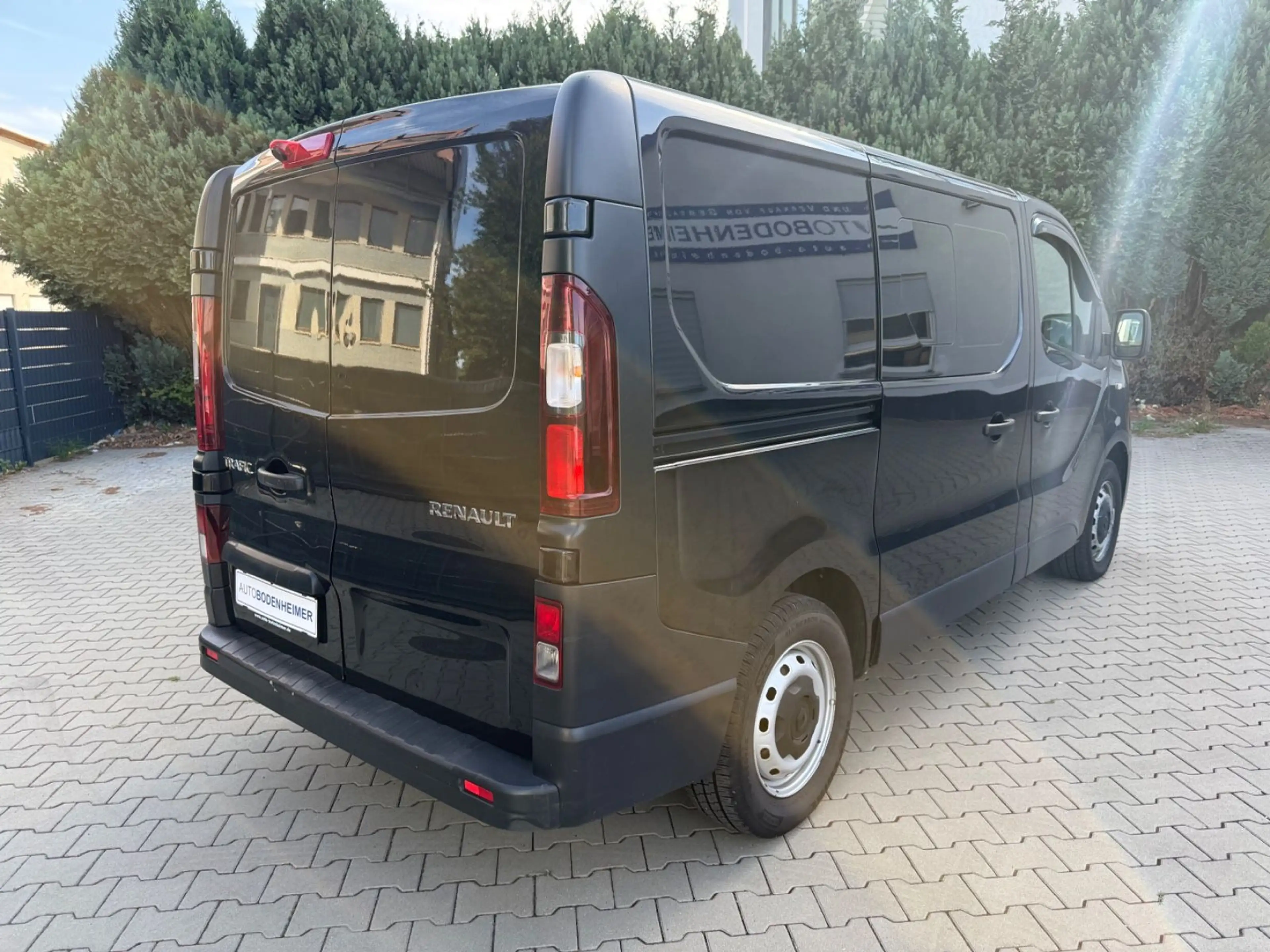 Renault Trafic L1H1 Doka 3,0t Komfort 6-Sitzer Automatik — photo 5