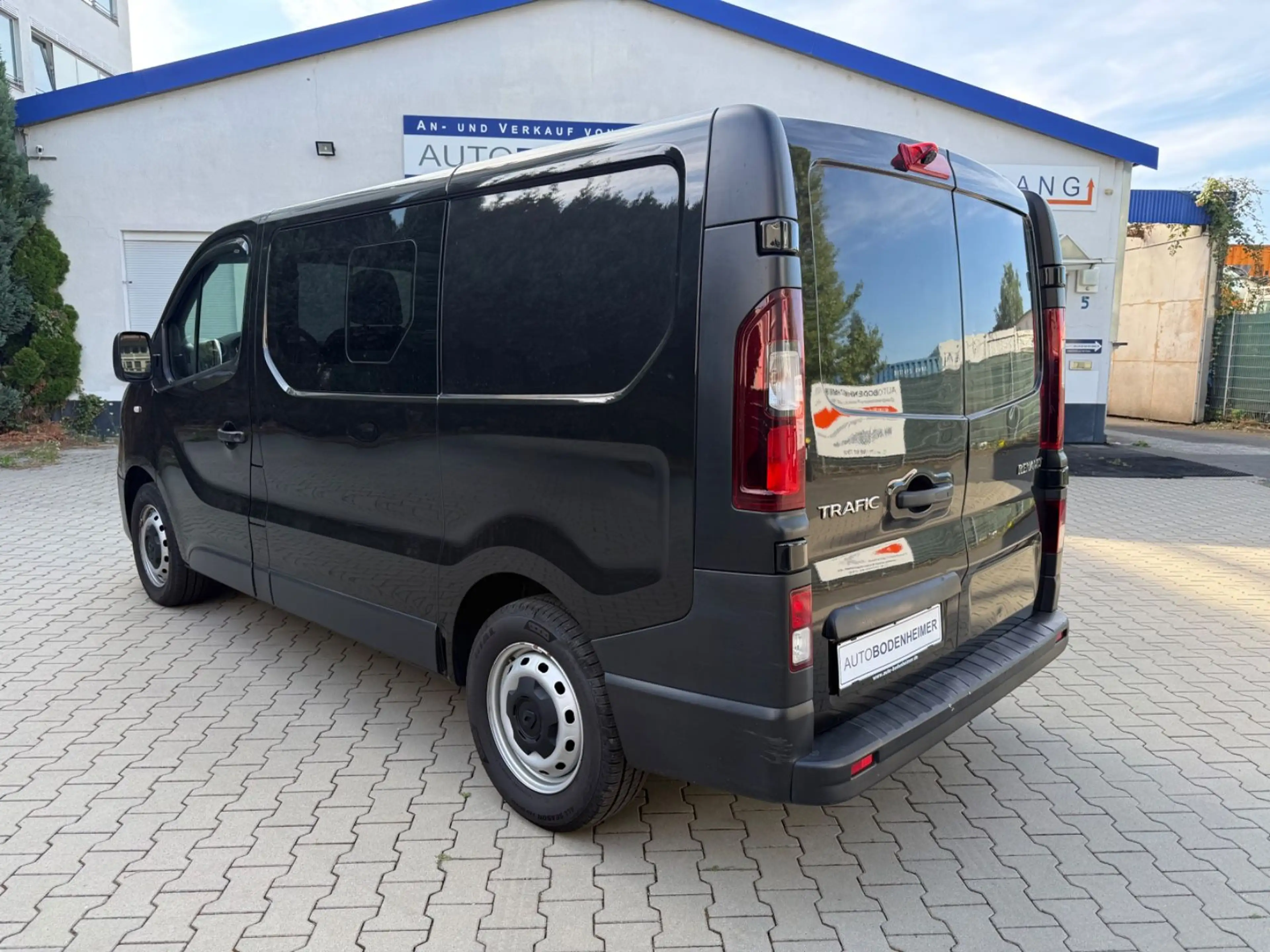 Renault Trafic L1H1 Doka 3,0t Komfort 6-Sitzer Automatik — photo 7