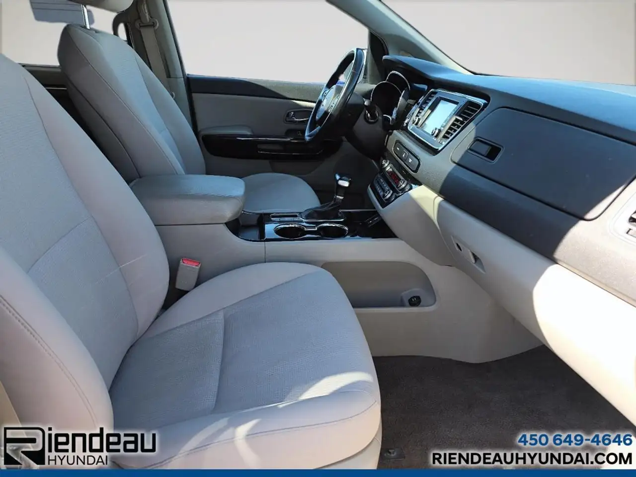 Kia Sedona снимка Kia Sedona