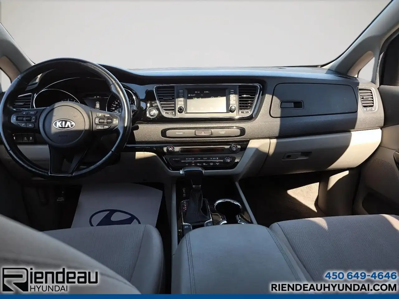 Kia Sedona снимка Kia Sedona