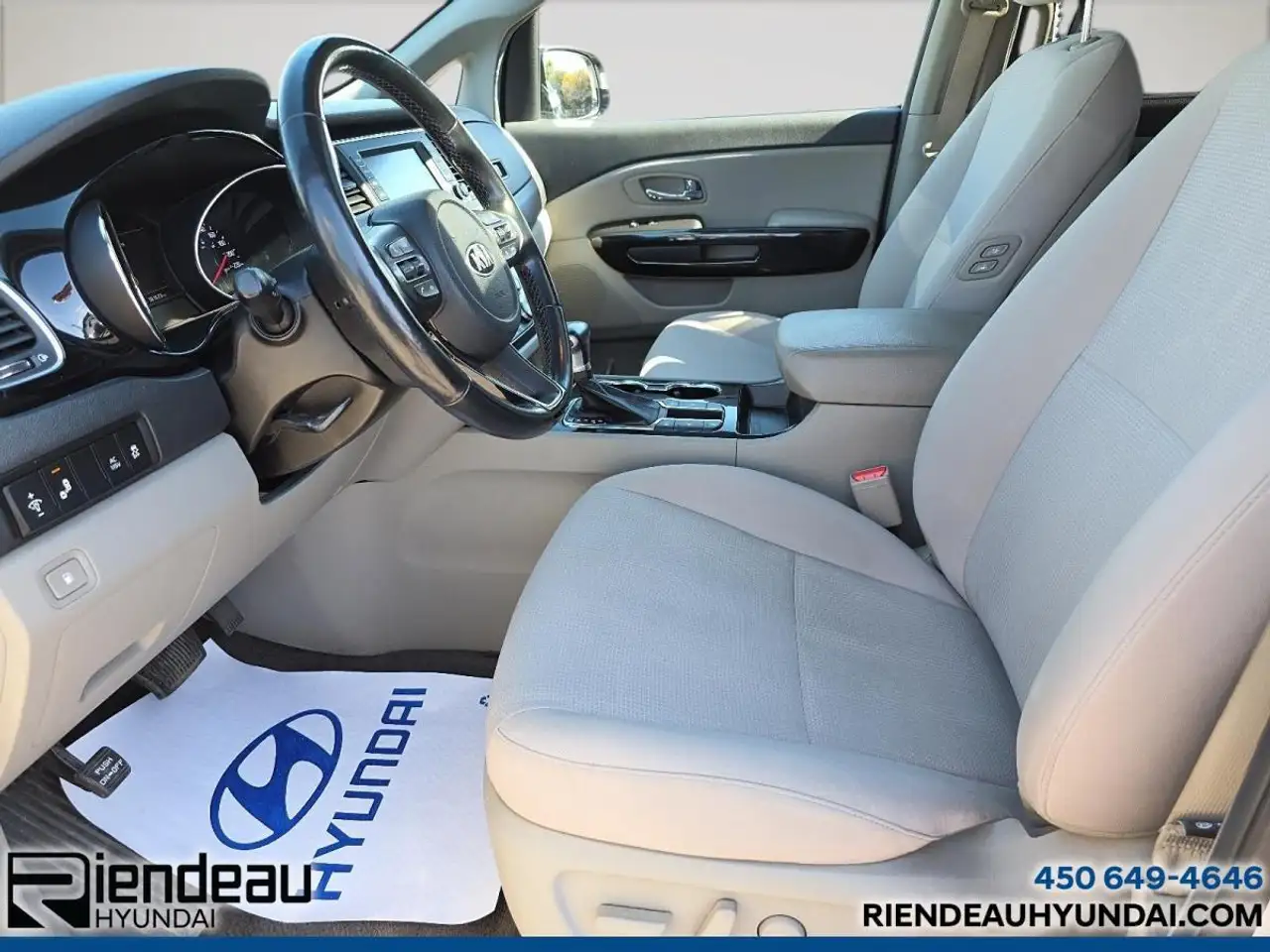 Kia Sedona снимка Kia Sedona