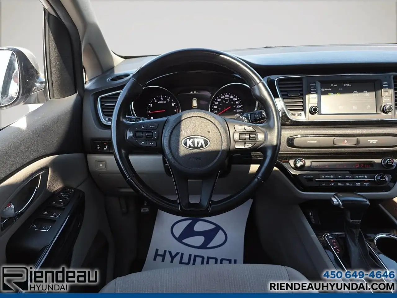 Kia Sedona снимка Kia Sedona