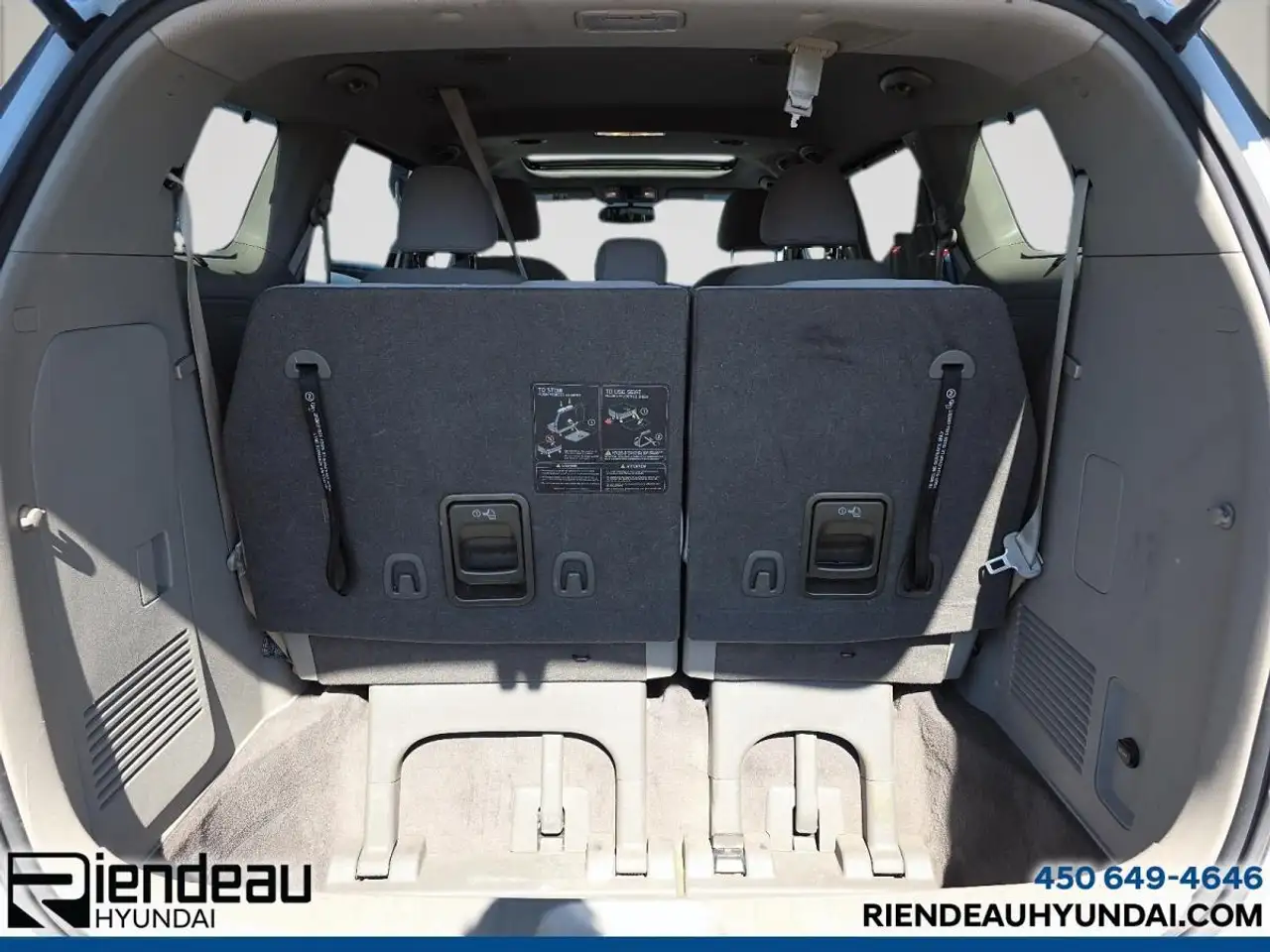 Kia Sedona снимка Kia Sedona