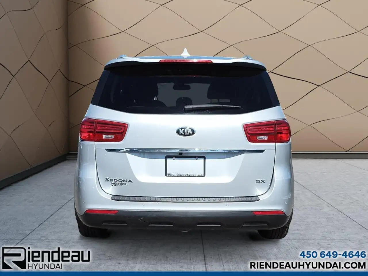 Kia Sedona снимка Kia Sedona