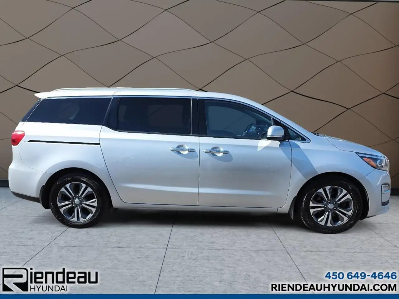Kia Sedona снимка Kia Sedona