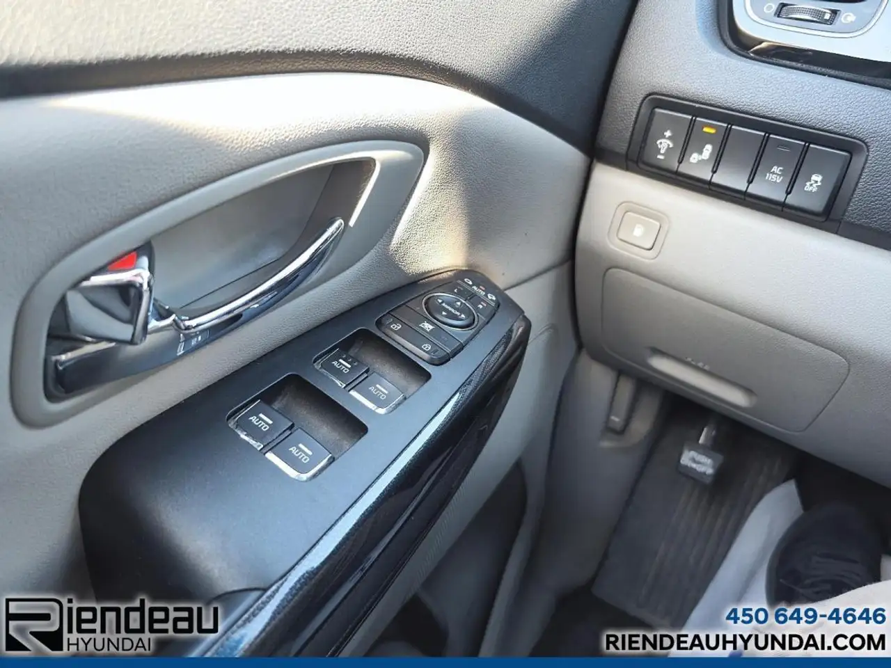 Kia Sedona снимка Kia Sedona