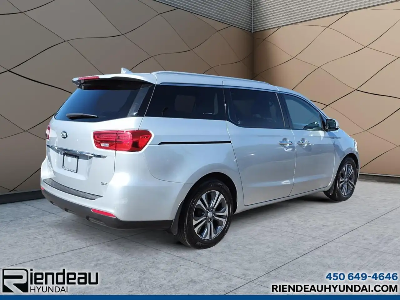 Kia Sedona снимка Kia Sedona
