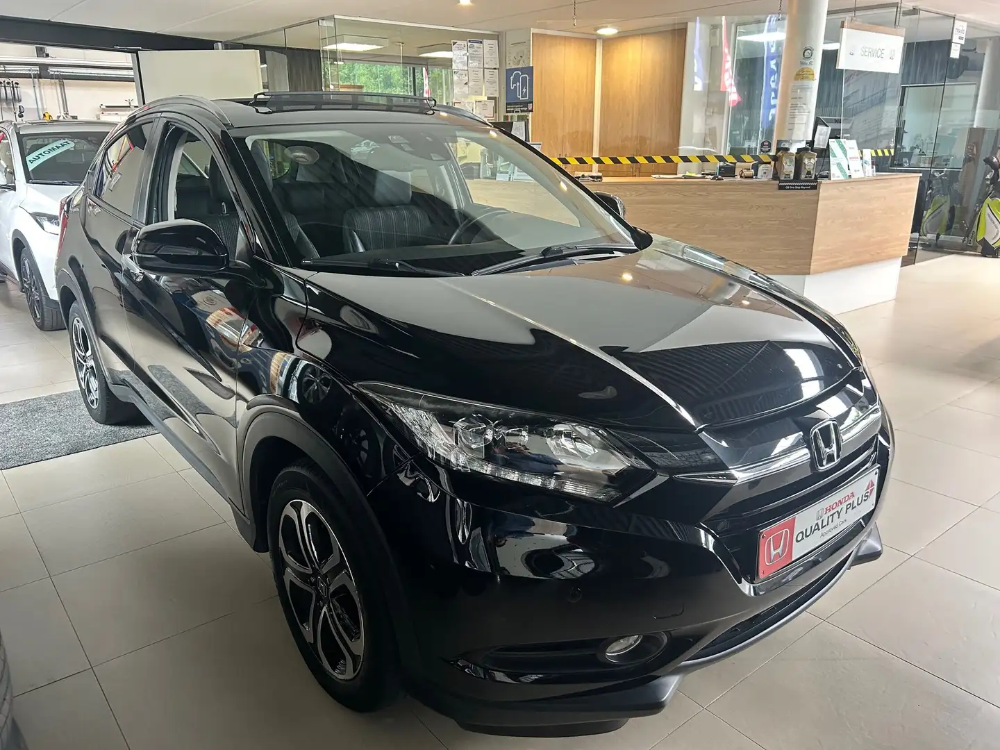 Honda HR-V 1.5 i-VTEC Executive -€1000 SUMMER DEAL Black - 1