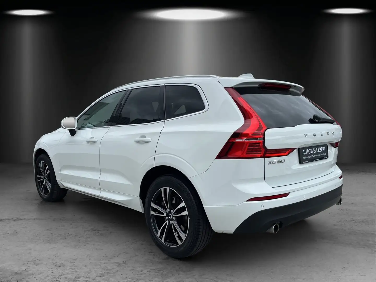 Volvo XC 60 T5 AWD Momentum/PANO-DACH/AHK/SENSUS/LKA/ Bílá - 2