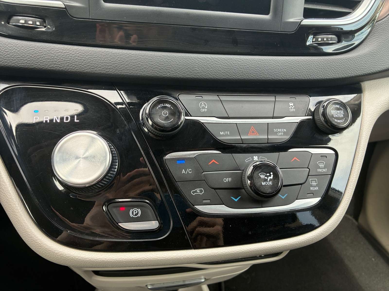 used 2024 Chrysler Grand Caravan car, priced at $33,187