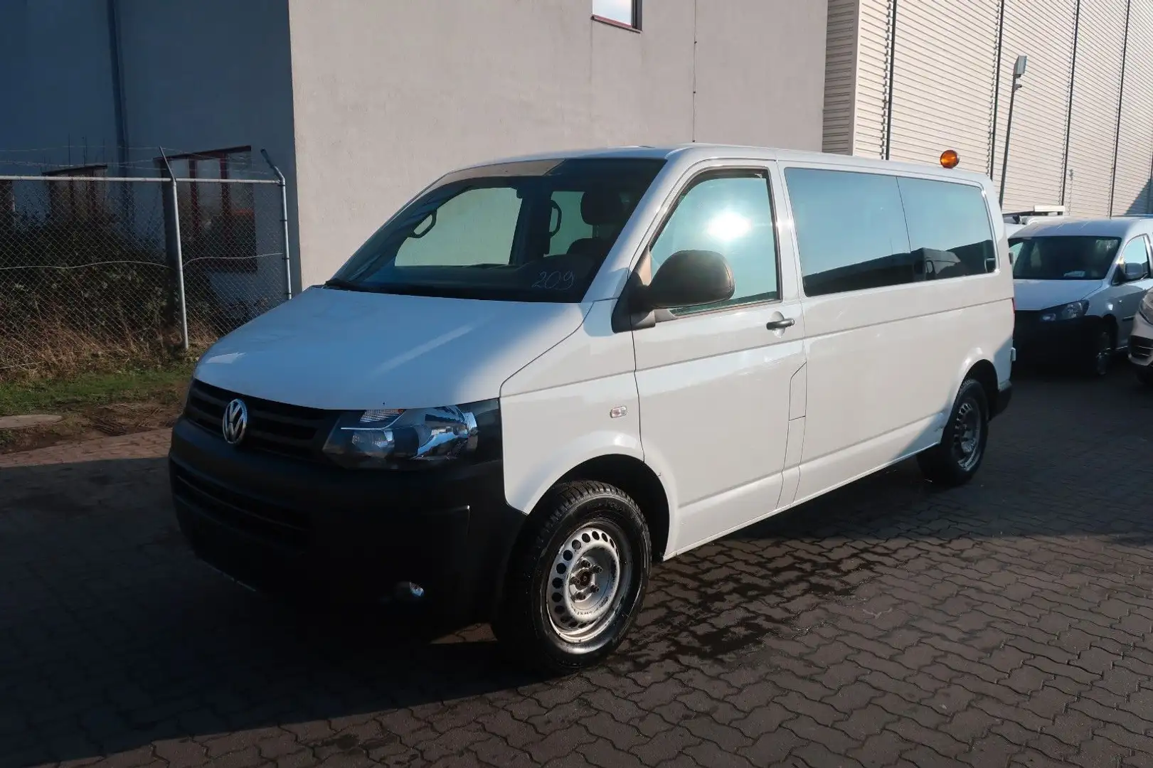 Volkswagen T5 Transporter Kombi lang/Klima/PDC/9 Sitze Blanc - 1