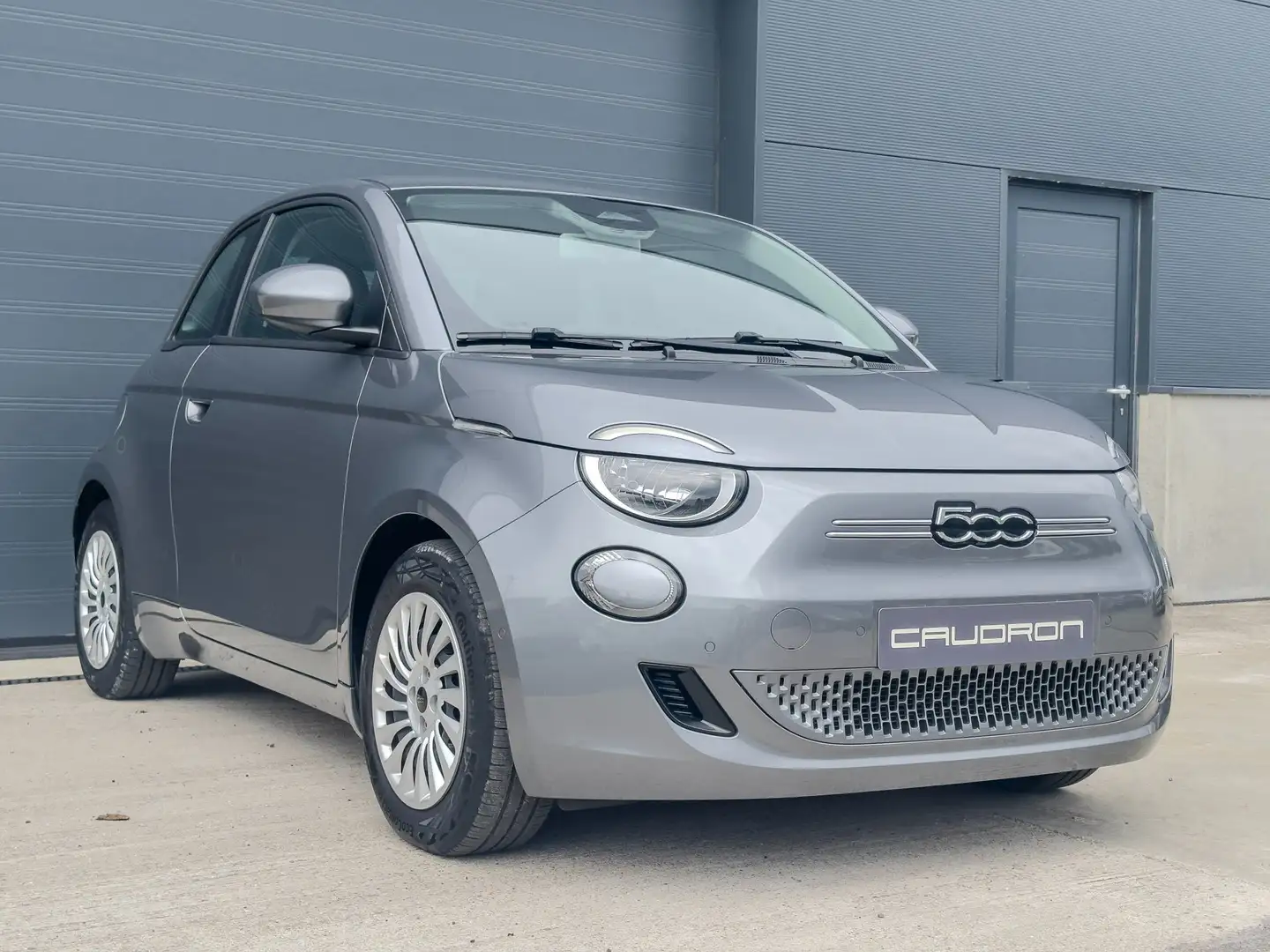 Fiat 500e Long Range / 13.250 km / Carplay / Camera / 320 km Grijs - 1