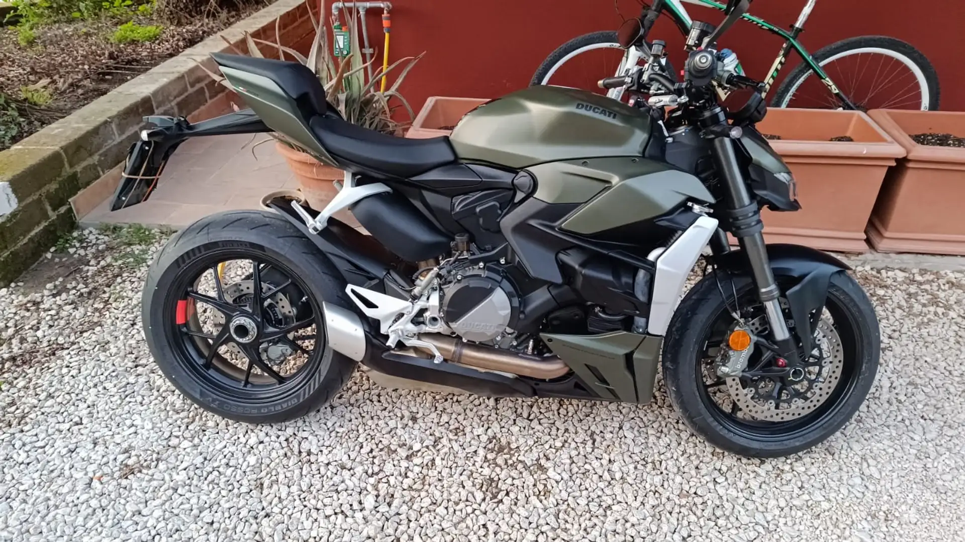 Ducati Streetfighter V2 Zielony - 1