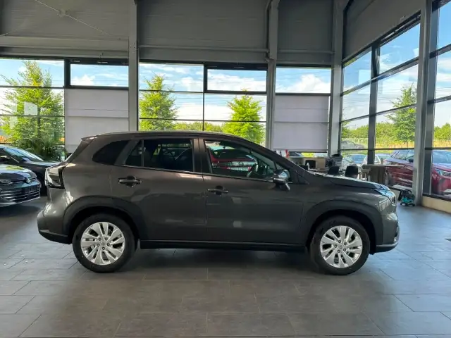 Suzuki SX4 S-Cross view 4