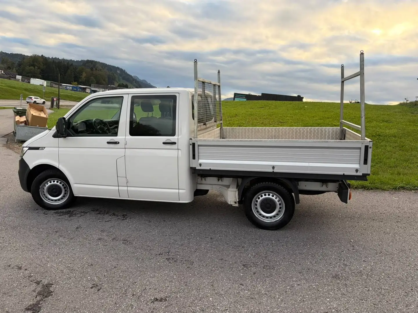Volkswagen T6.1 Transporter 4MOTION lang Doppelkabine*DSG*AHV*Pritsche Weiß - 2