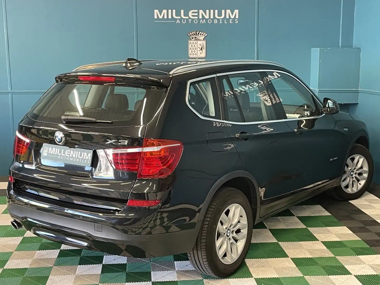 BMW X3 (F25) SDRIVE18DA 150CH LOUNGE PLUS Schwarz - 2