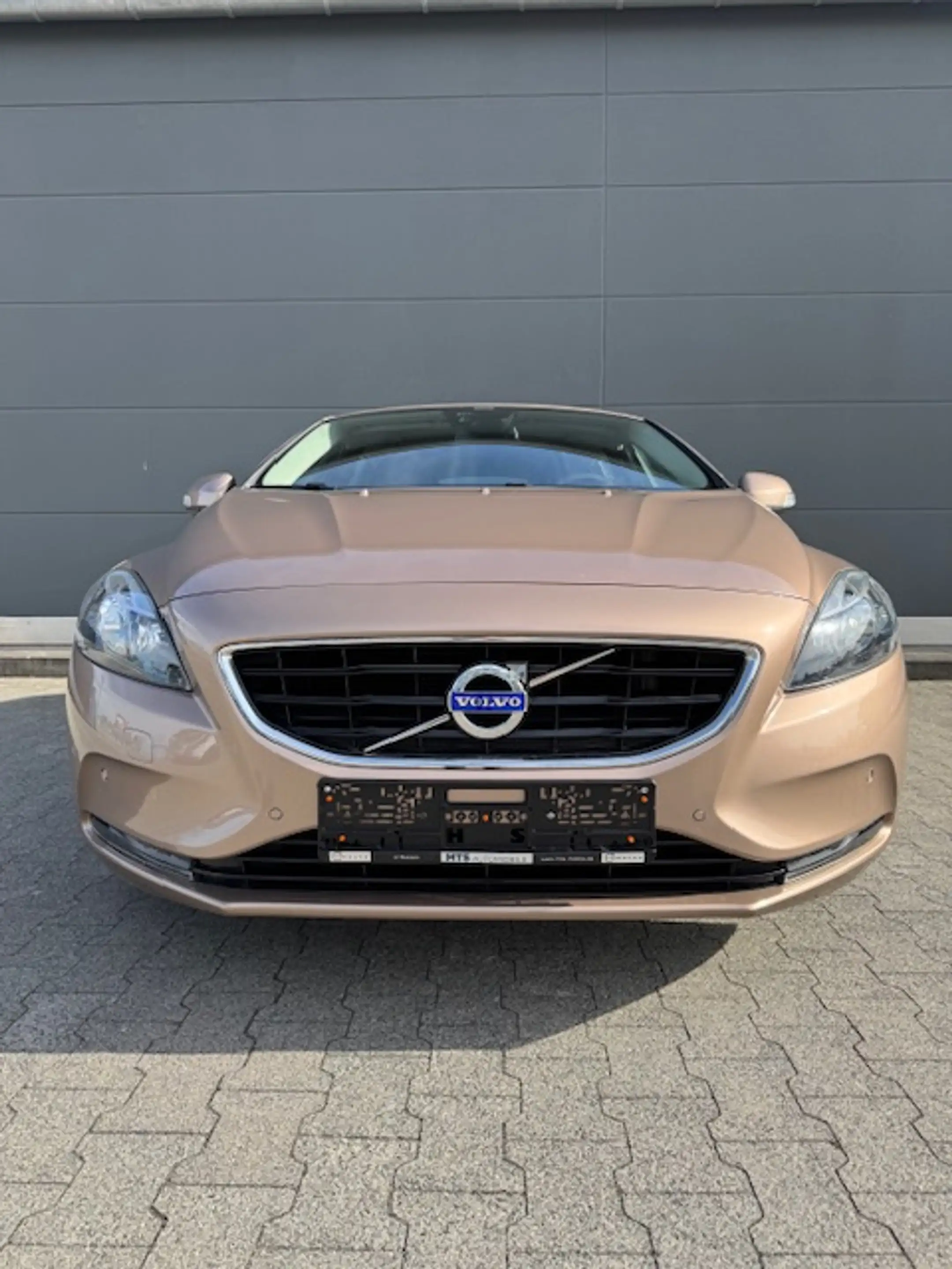 Volvo V40 Kinetic Rückfahrkamera, Beheizbares Lenkrad, Standheizung, Start&Stop — photo 3