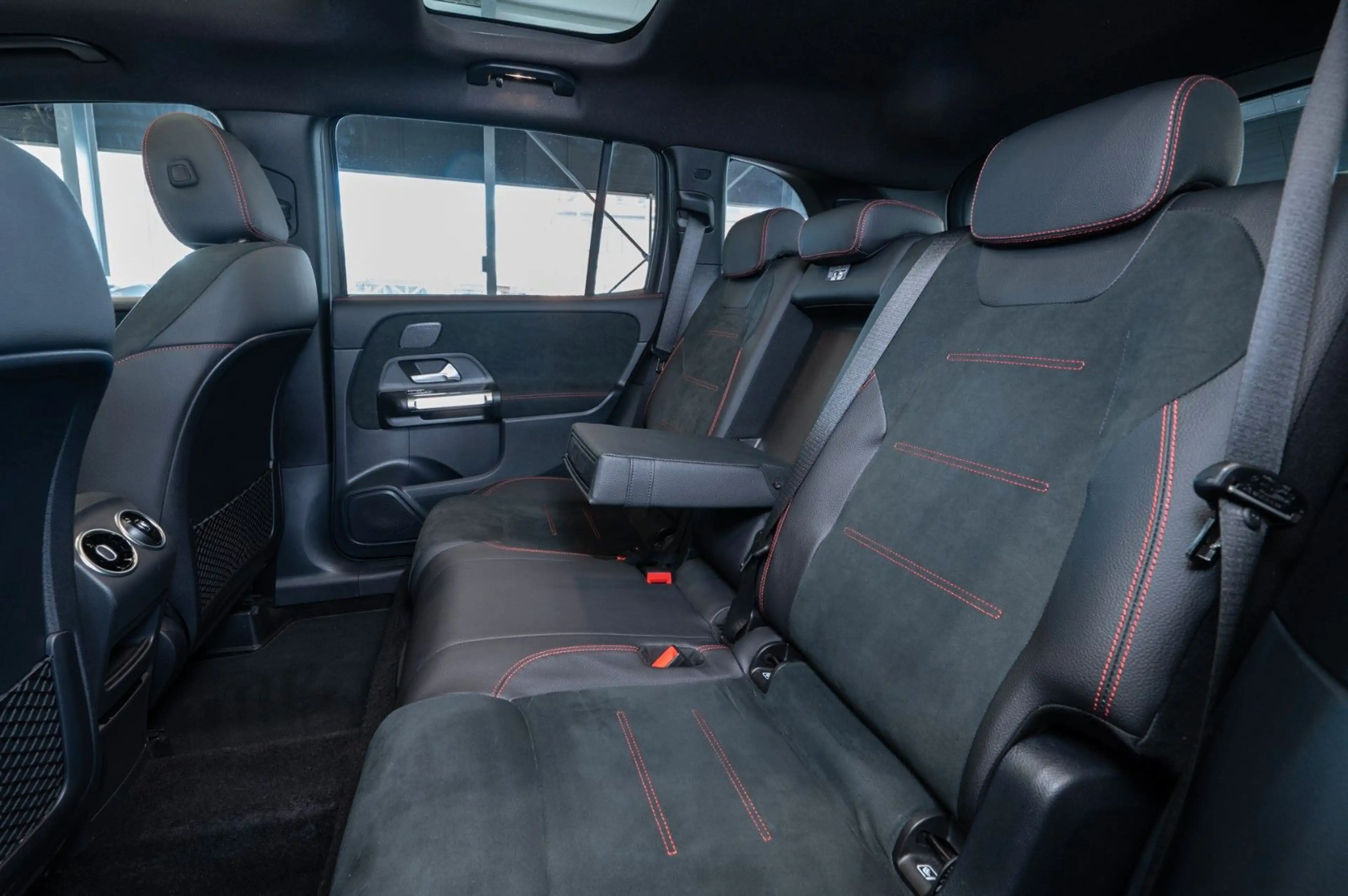 Mercedes-Benz GLB 250 GLB250 4M|AMG-LINE|NIGHT|PANO|AHK|360°|MEMORY — photo 15