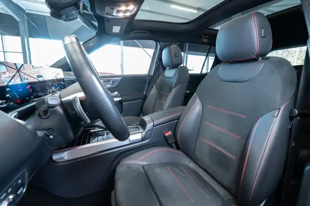 Mercedes-Benz GLB view 14