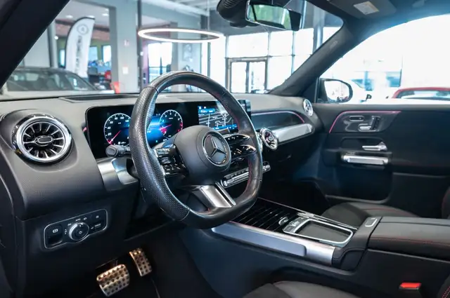 Mercedes-Benz GLB view 12