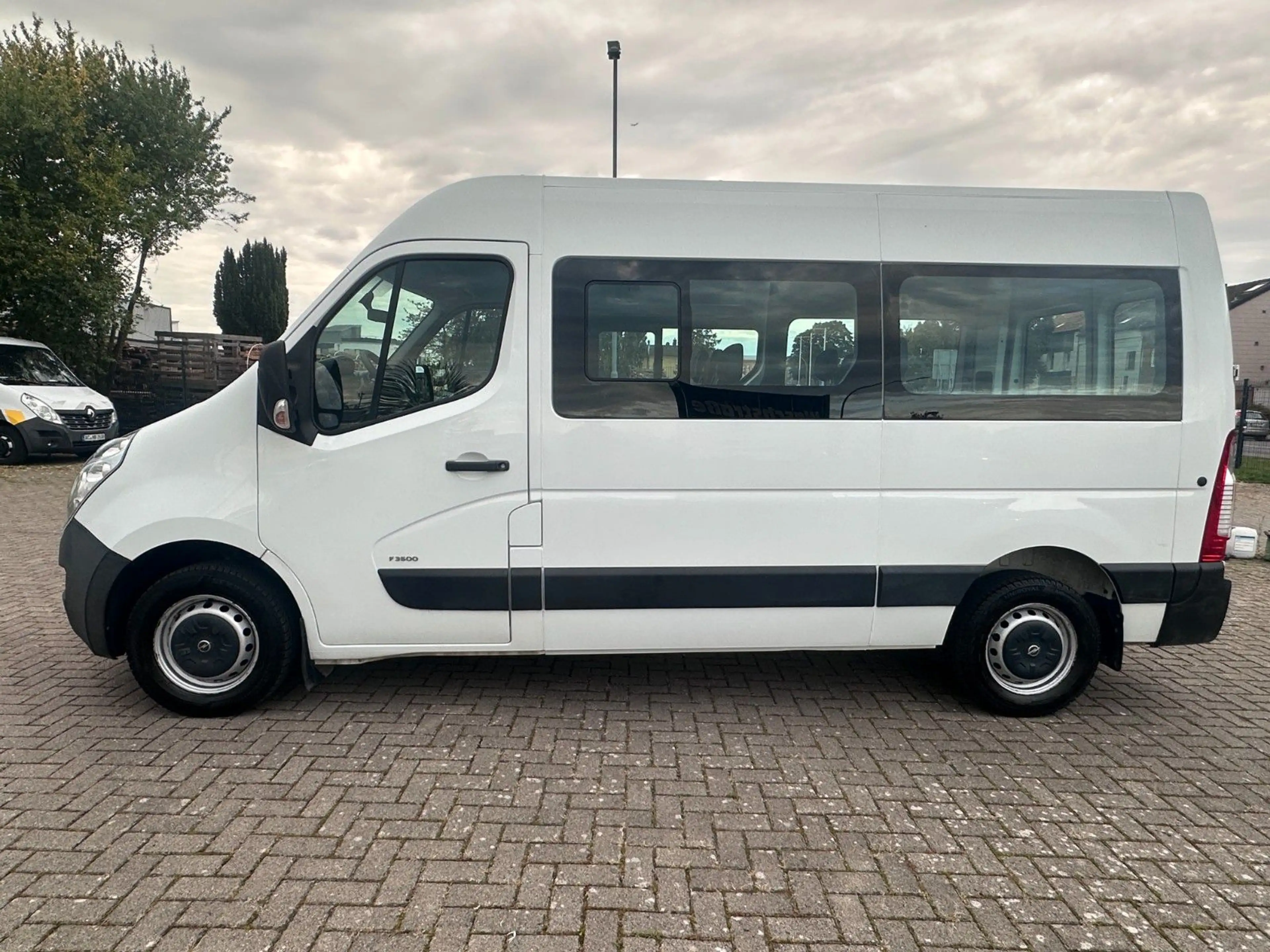 Opel Movano B Kasten/Kombi HKb L2H2 3,5t Combi 9 Sitz