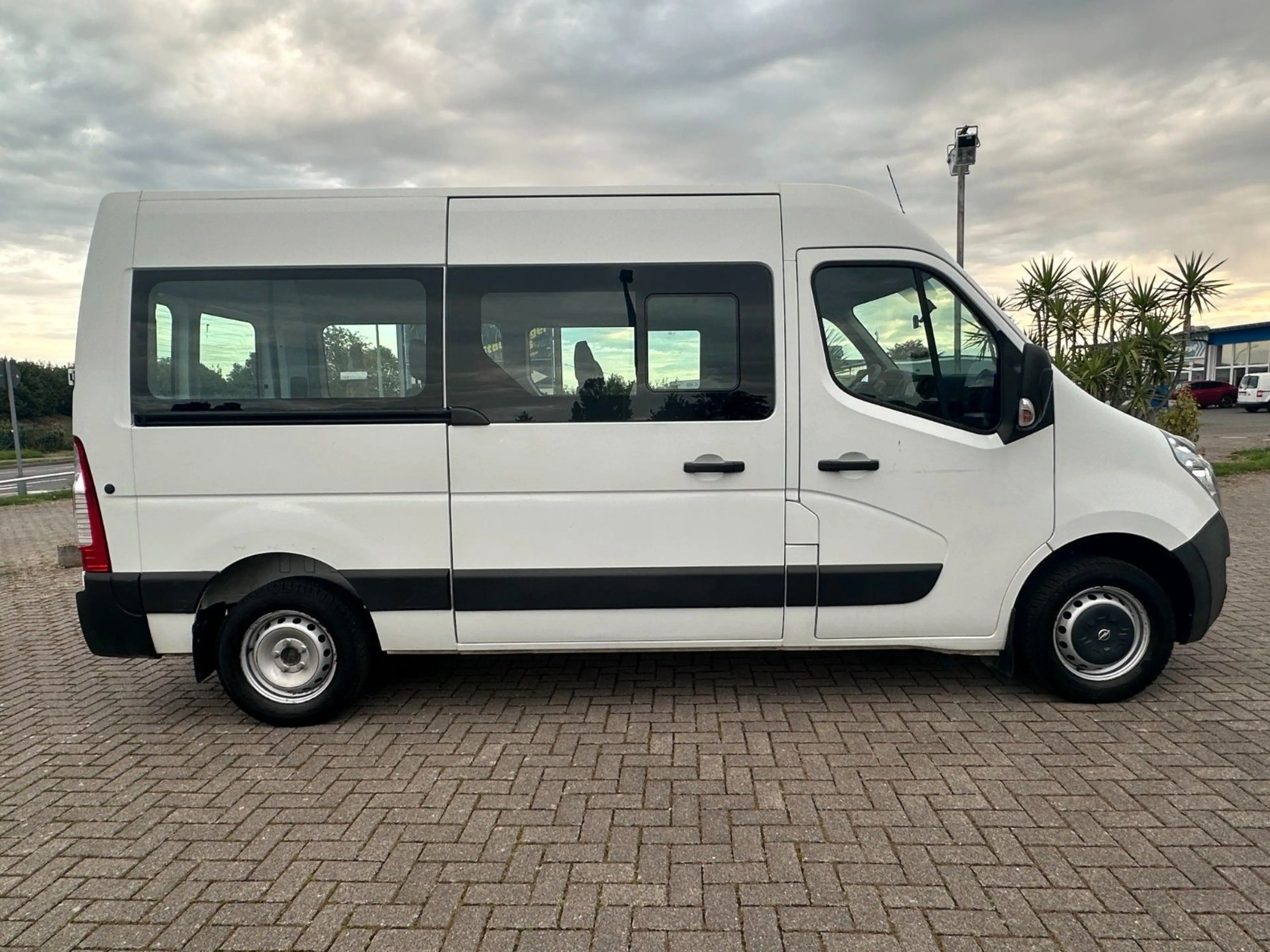 Opel Movano B Kasten/Kombi HKb L2H2 3,5t Combi 9 Sitz — photo 6