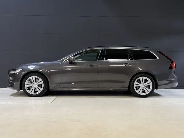 Volvo V90 view 3