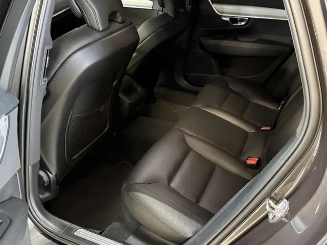 Volvo V90 view 8