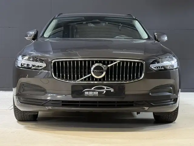 Volvo V90 view 4