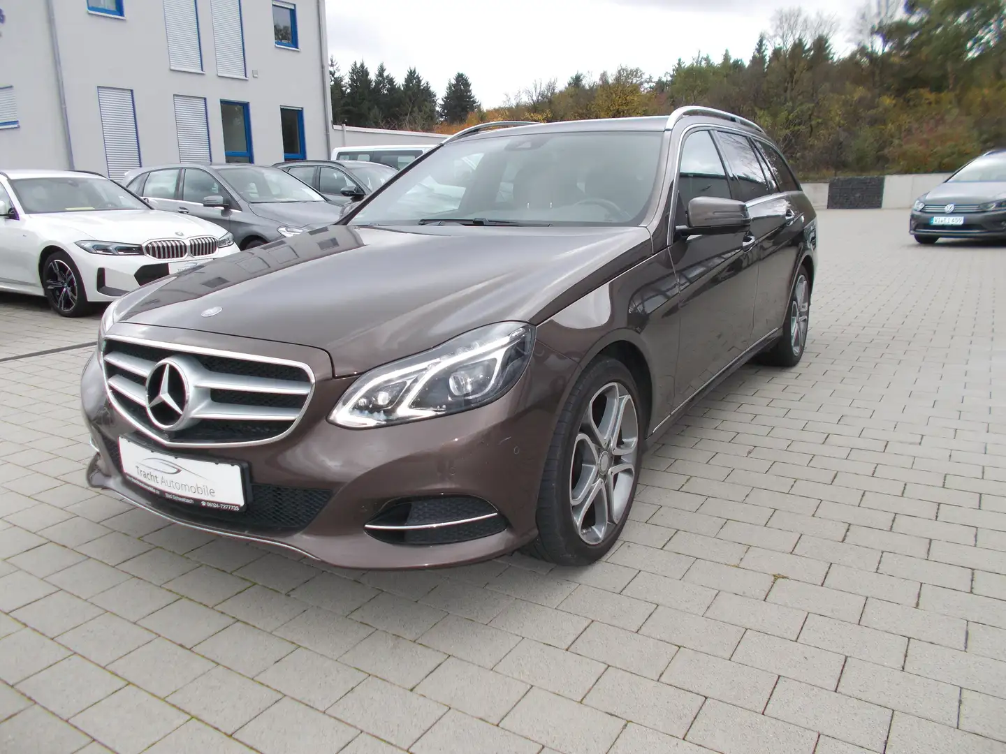 Mercedes-Benz E 200 E 200 CGI BlueEfficiency *360°*LED*Airmatic*GSD Braun - 1