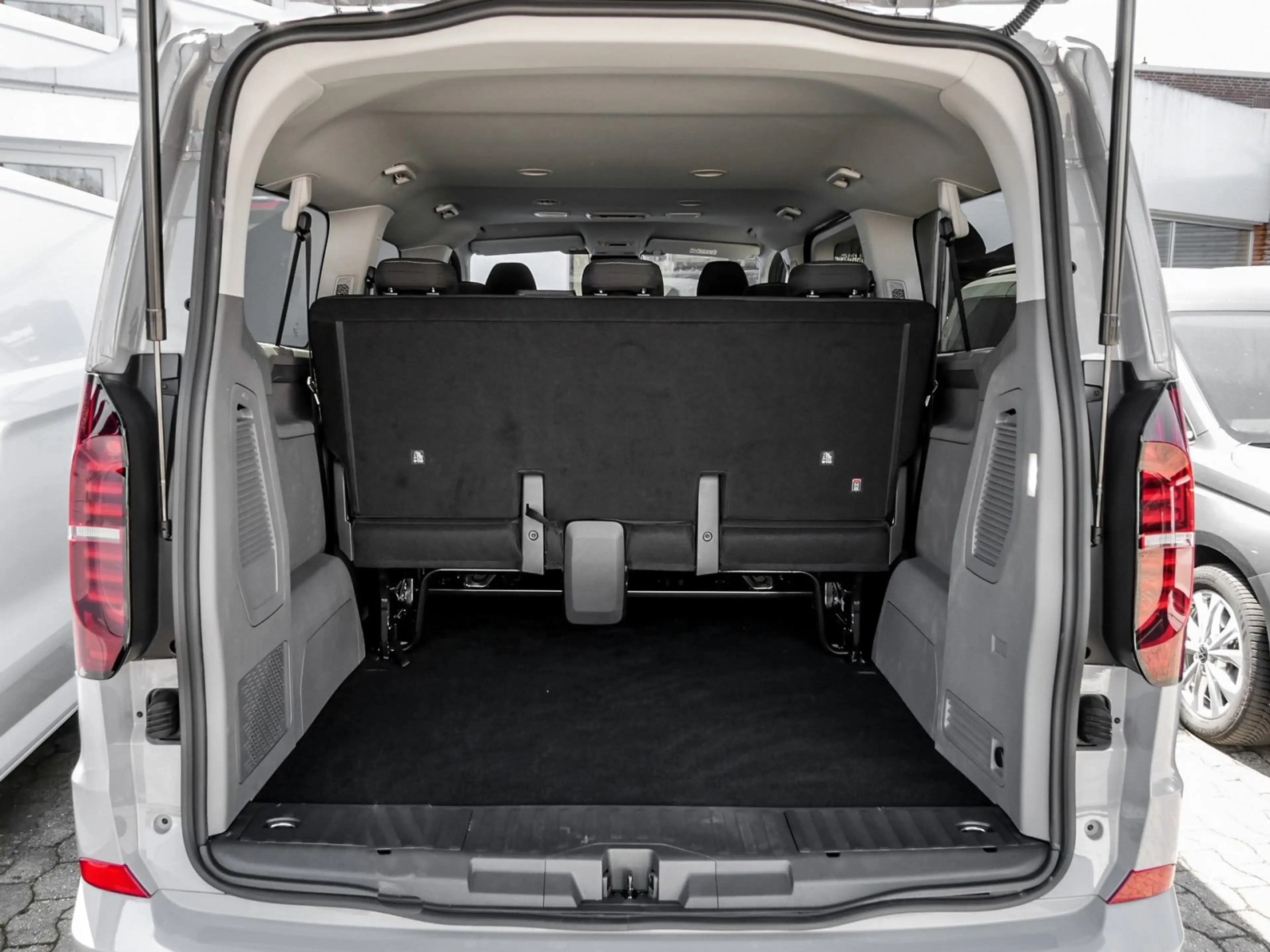 Volkswagen T7 Caravelle Life 2.0 TDI LR Autom. Ass+ AHK LED Navi 8-Sitzer — photo 13