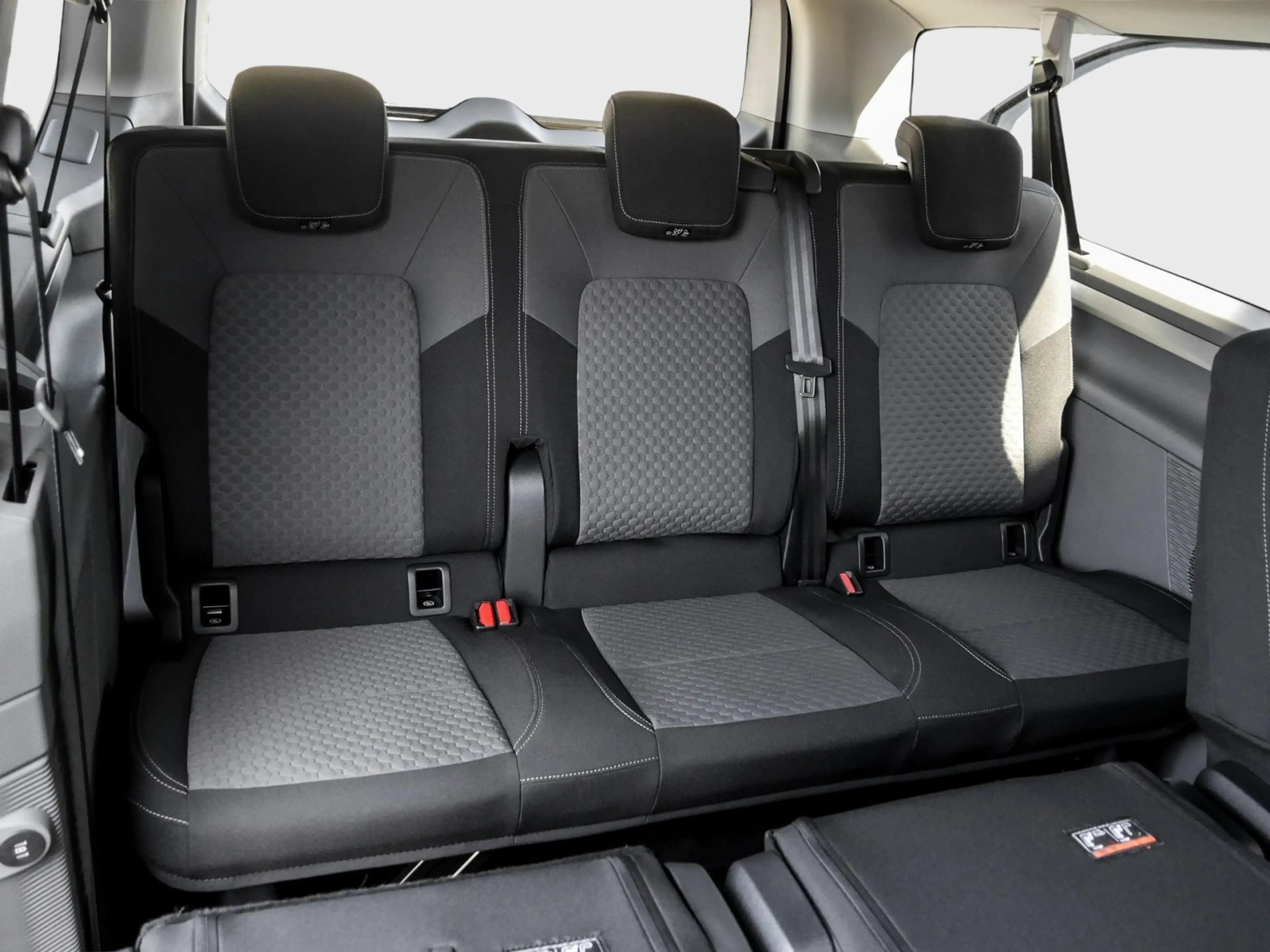 Volkswagen T7 Caravelle Life 2.0 TDI LR Autom. Ass+ AHK LED Navi 8-Sitzer — photo 4