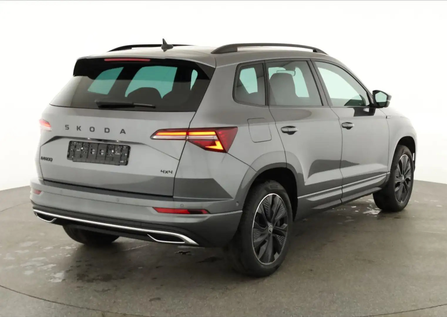Skoda Karoq Sportline 4x4 2.0 TDI DSG Sportline, Pano, AHK,... Grau - 2