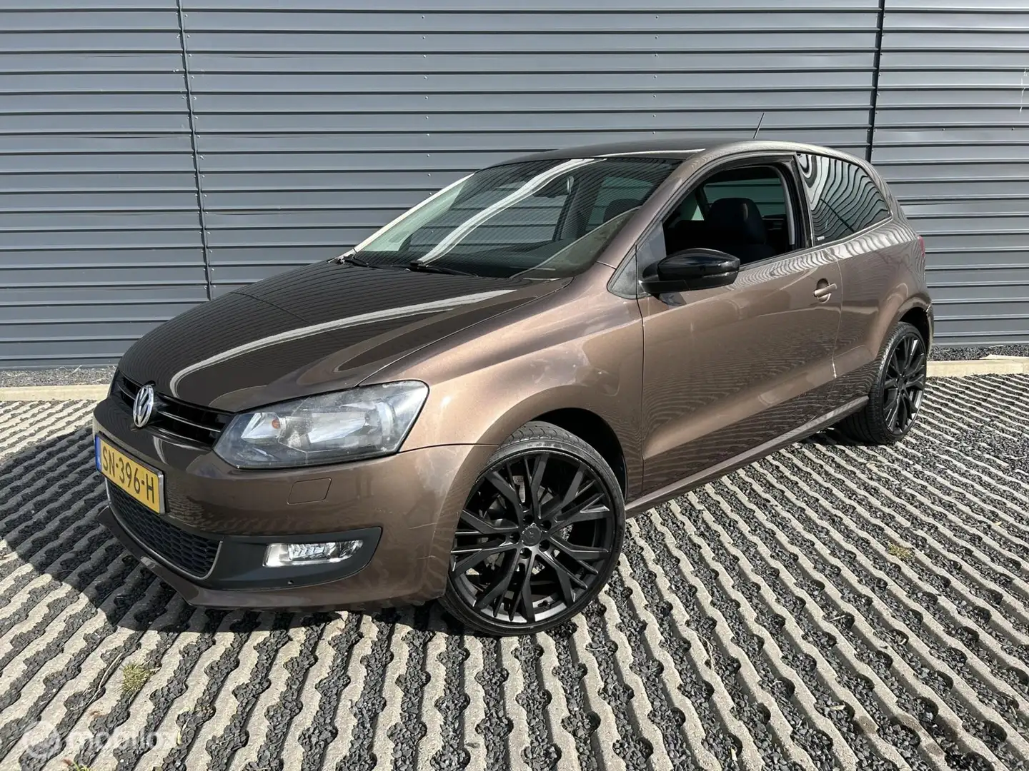 Volkswagen Polo 1.2 Easyline Brun - 1