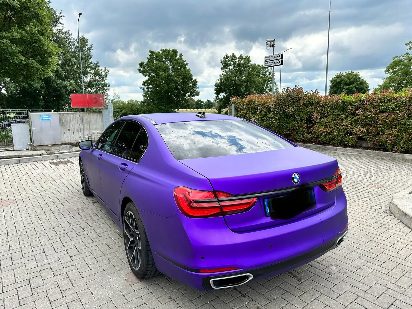 BMW 730 730Ld xdrive Luxury auto Violett - 2