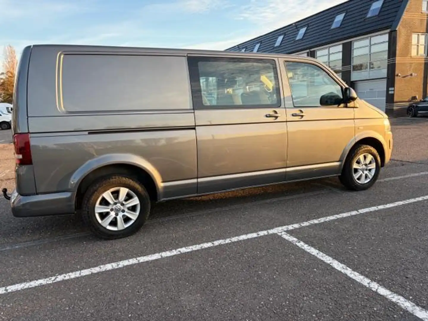Volkswagen Transporter 2.0 TDI L2H1 DC Comfortline volledig onderhoud Grijs - 2
