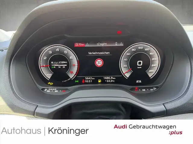 Audi Q2 view 12