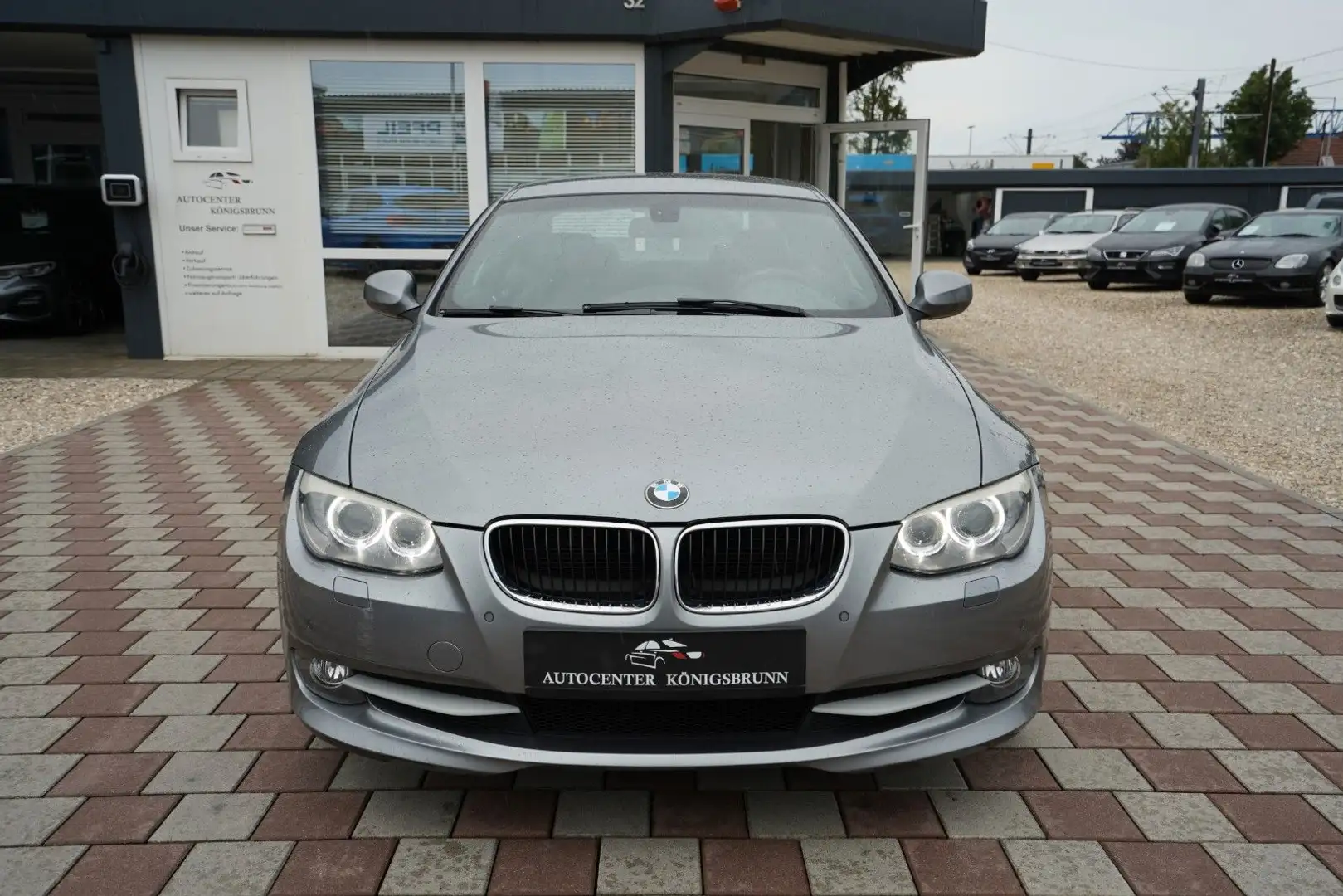 BMW 320 i Coupe*Navigation*Leder*Tempomat*Xenon*SHZ* Grijs - 2