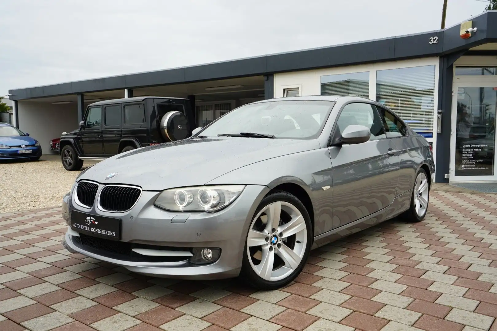 BMW 320 i Coupe*Navigation*Leder*Tempomat*Xenon*SHZ* Grijs - 1