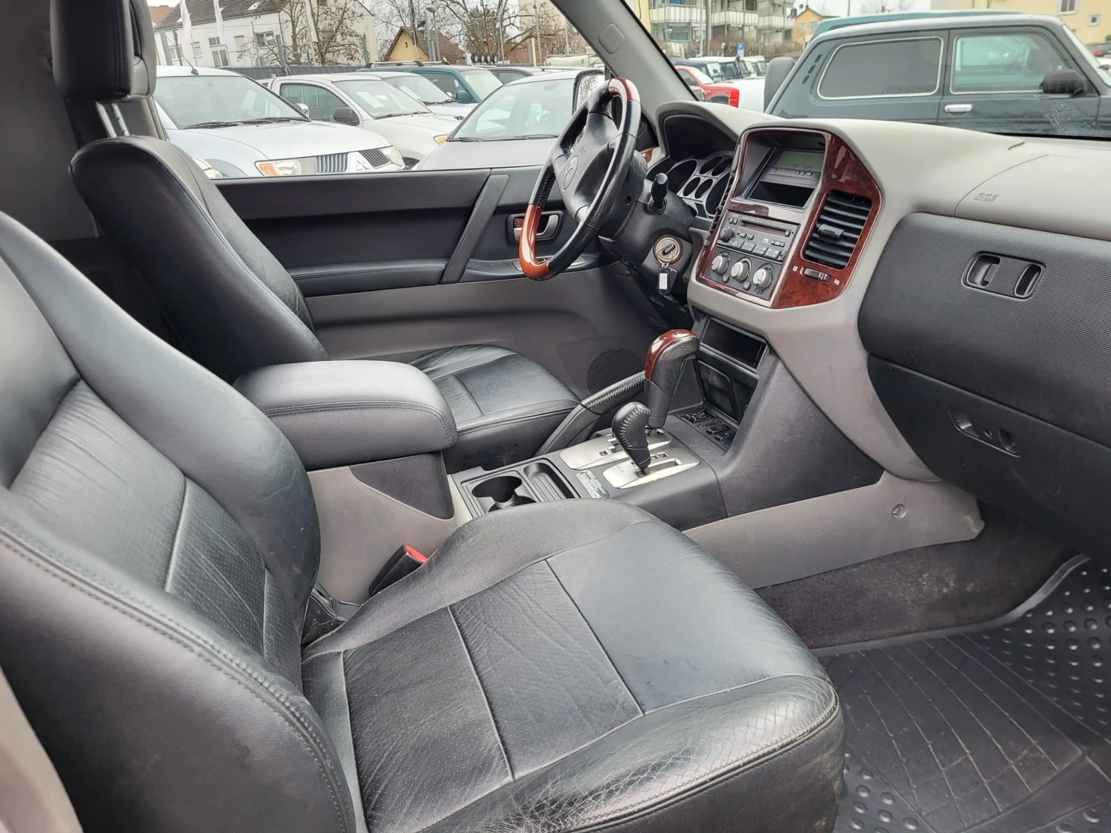 Mitsubishi Pajero 3.5 GDI Elegance **nur 107 Tkm** — photo 11