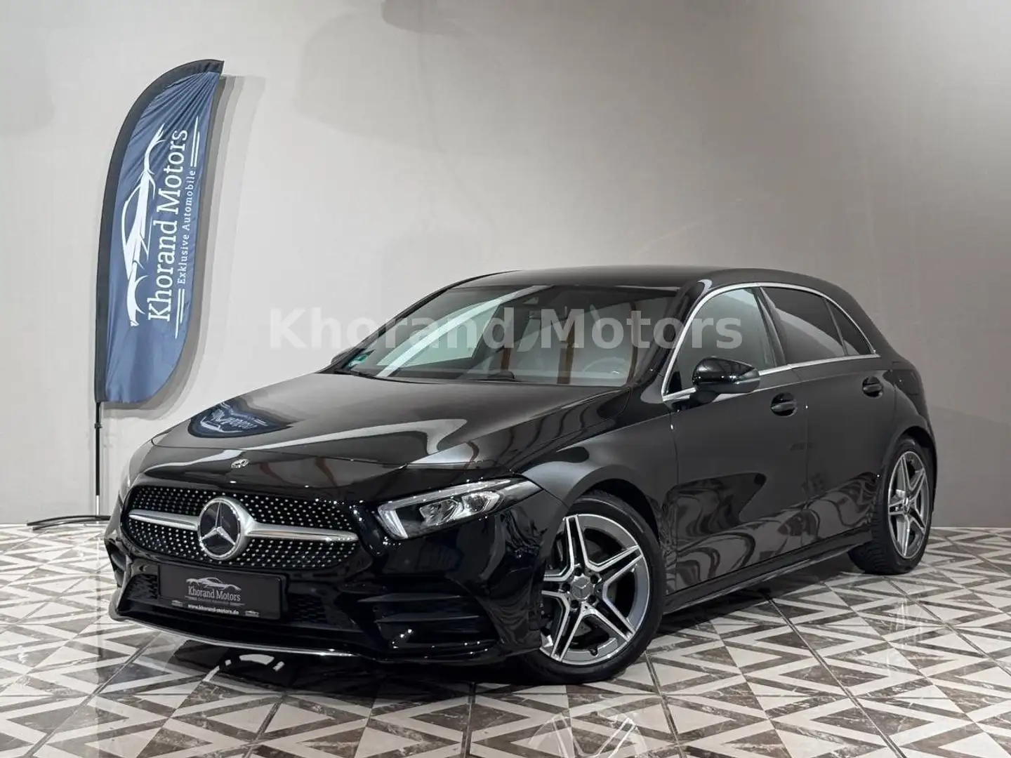 Mercedes-Benz A 220 AMG Line Schwarz - 1
