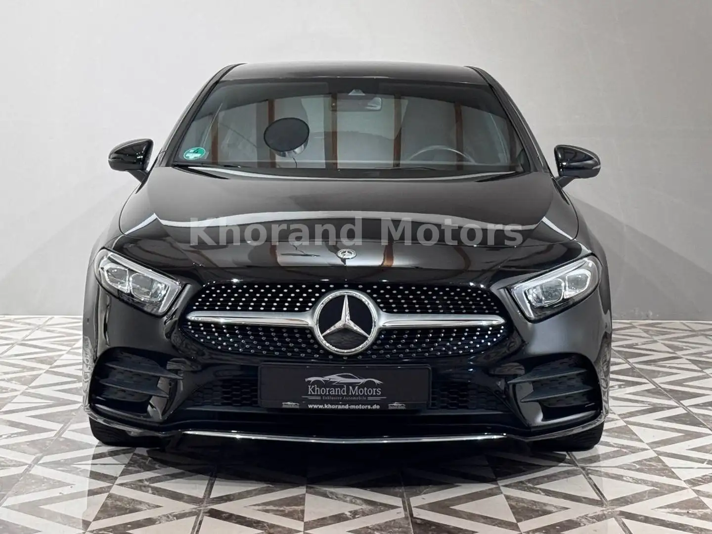Mercedes-Benz A 220 AMG Line Schwarz - 2