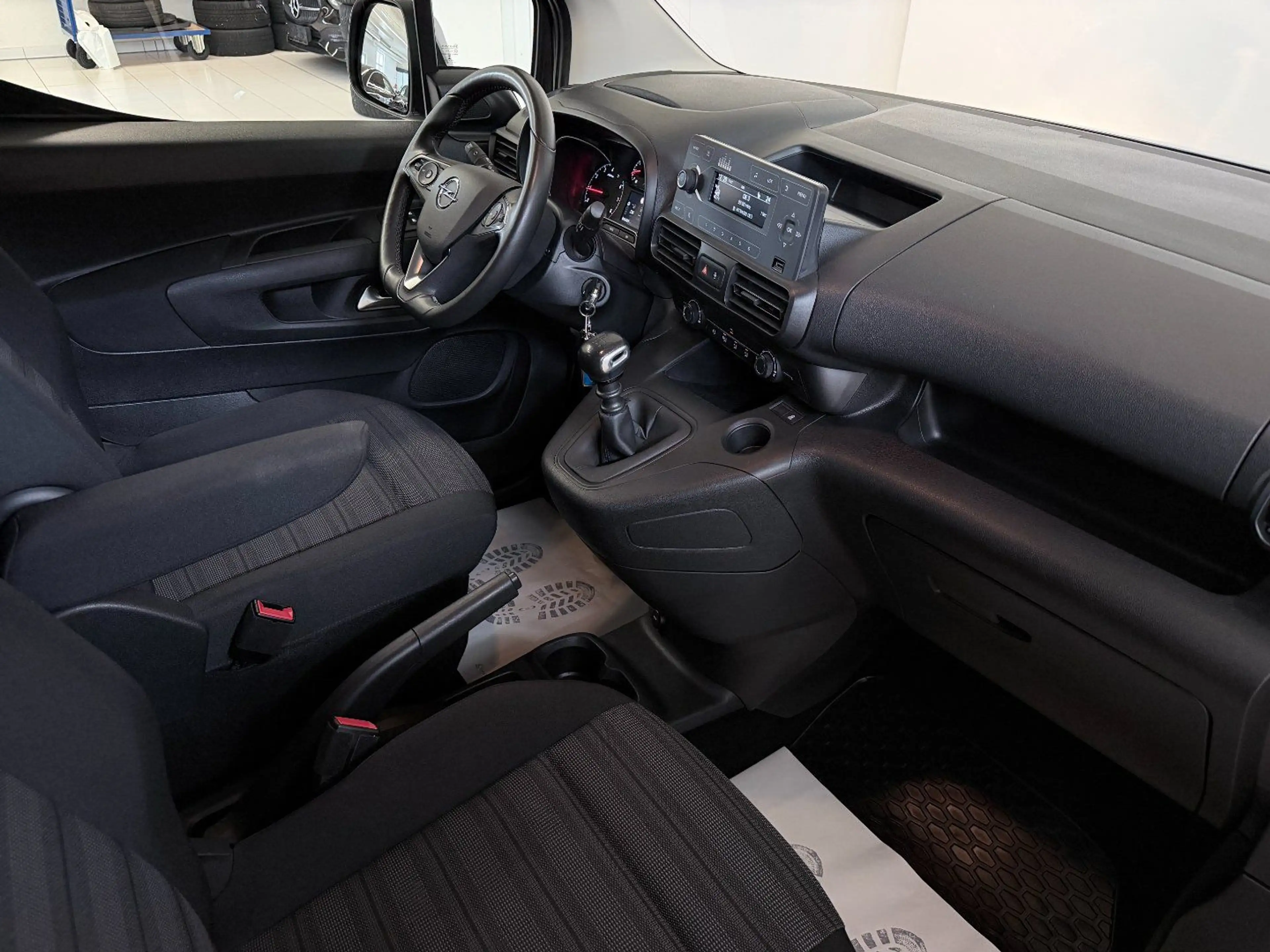 Opel Combo Life 1.2 Turbo Edition — photo 15