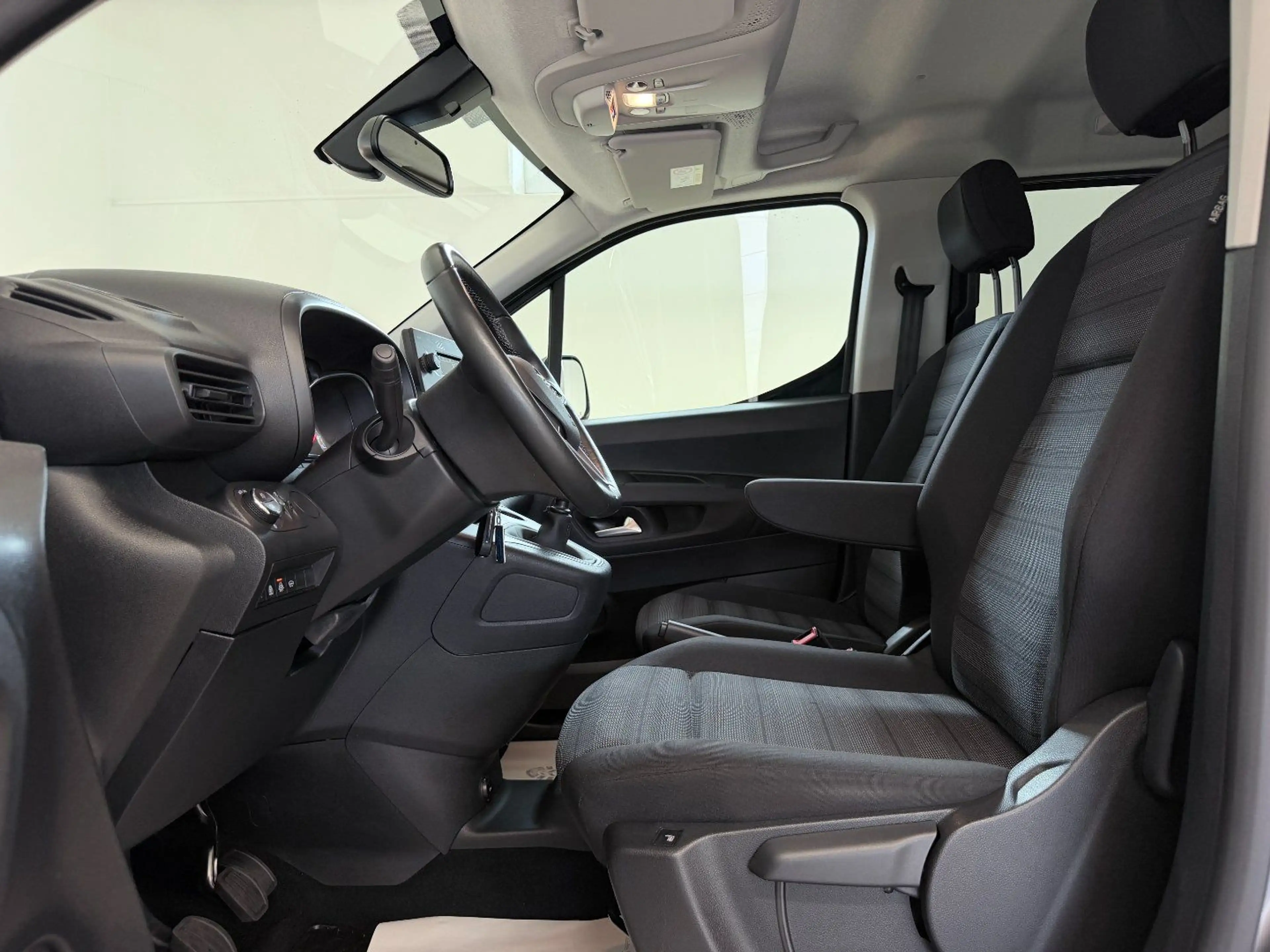 Opel Combo Life 1.2 Turbo Edition — photo 10