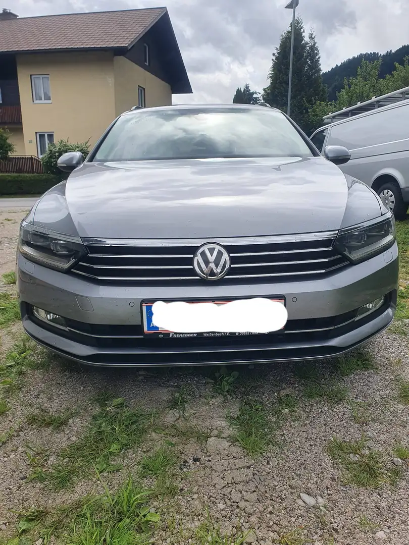 Volkswagen Passat Comfortline 2,0 TDI DSG Kombi / Family Van Silber - 2