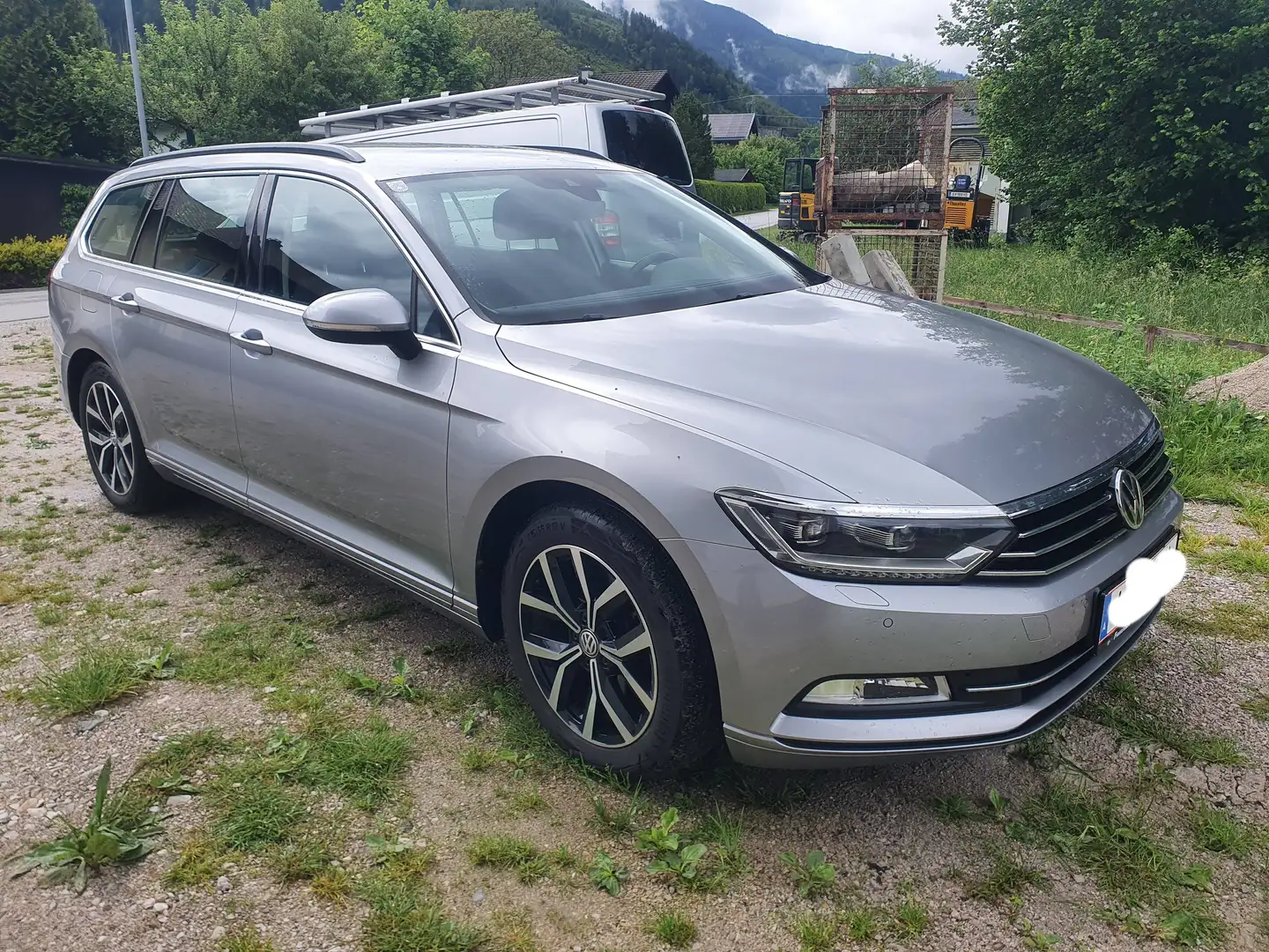 Volkswagen Passat Comfortline 2,0 TDI DSG Kombi / Family Van Silber - 1