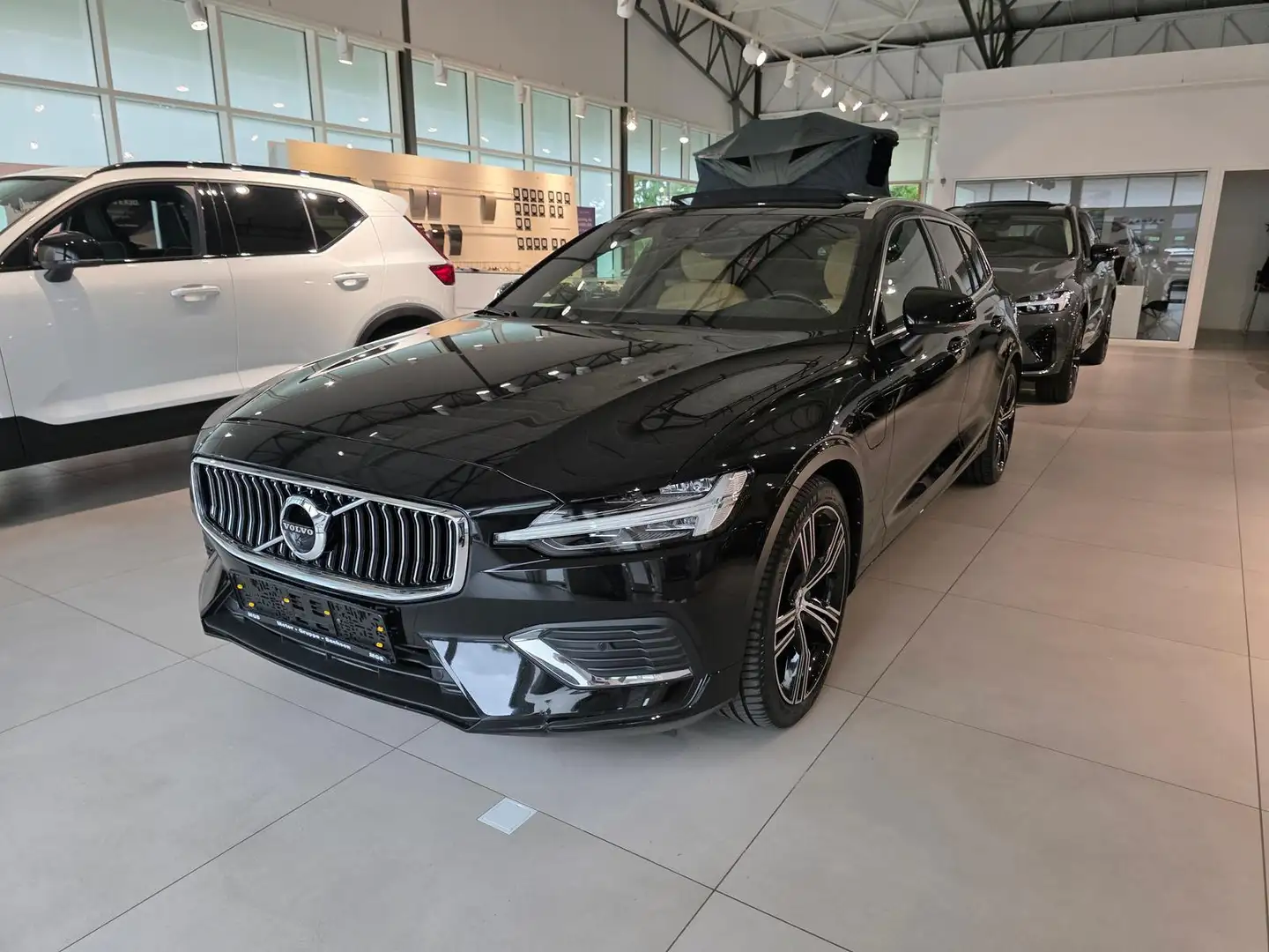 Volvo V60 Plus Bright Recharge Plug-In Hybrid AWD Schwarz - 2