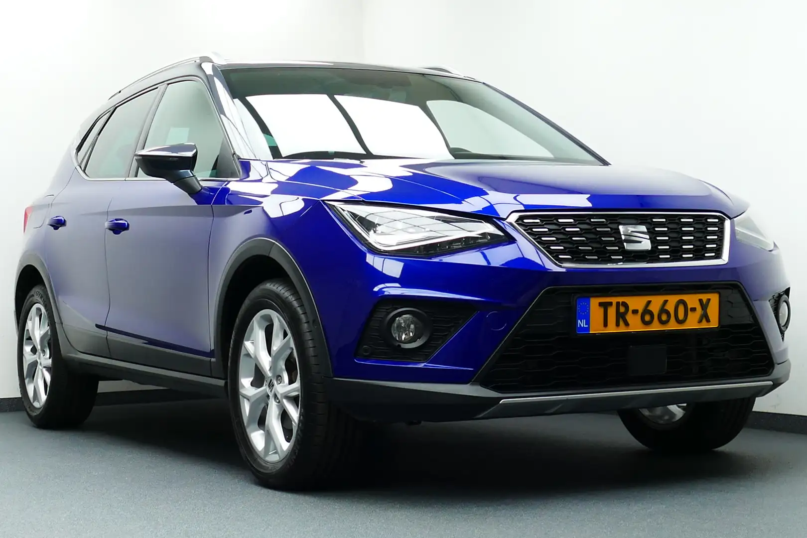SEAT Arona 1.0 TSI Xcellence Business Intense. Bi-Tone. Navi, Blau - 2